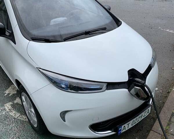 Белый Рено Зое, объемом двигателя 0 л и пробегом 92 тыс. км за 6800 $, фото 1 на Automoto.ua