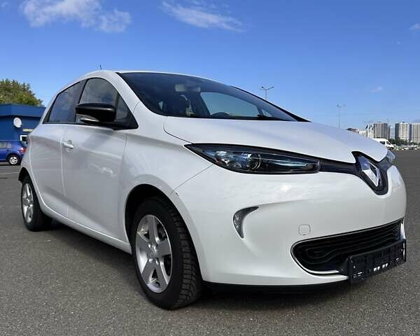 Белый Рено Зое, объемом двигателя 0 л и пробегом 58 тыс. км за 7400 $, фото 1 на Automoto.ua