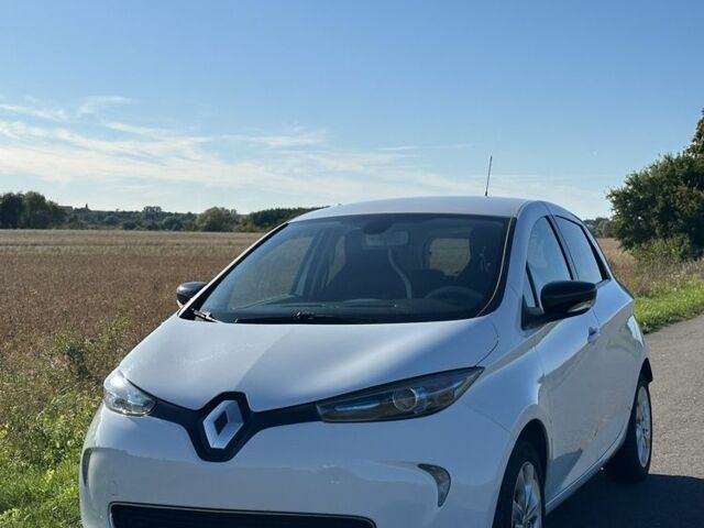 Белый Рено Зое, объемом двигателя 0 л и пробегом 66 тыс. км за 7200 $, фото 1 на Automoto.ua