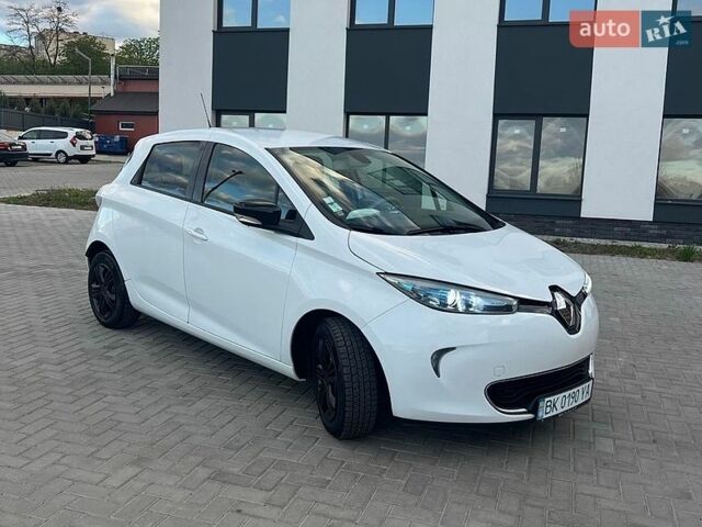 Белый Рено Зое, объемом двигателя 0 л и пробегом 125 тыс. км за 6300 $, фото 1 на Automoto.ua