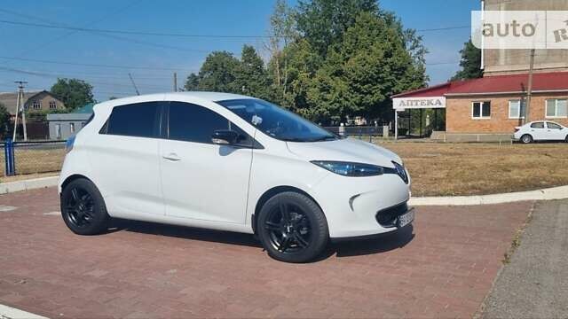 Белый Рено Зое, объемом двигателя 0 л и пробегом 72 тыс. км за 8600 $, фото 1 на Automoto.ua