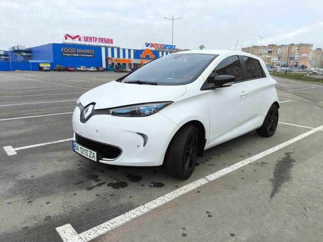 Белый Рено Зое, объемом двигателя 0 л и пробегом 80 тыс. км за 6300 $, фото 1 на Automoto.ua