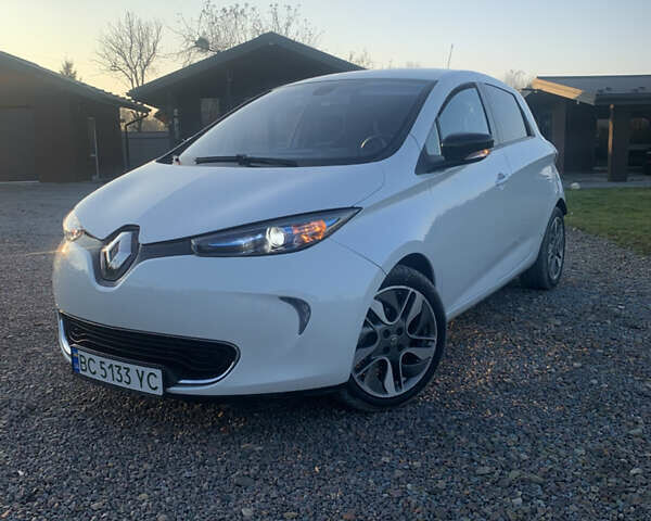Белый Рено Зое, объемом двигателя 0 л и пробегом 85 тыс. км за 5950 $, фото 1 на Automoto.ua