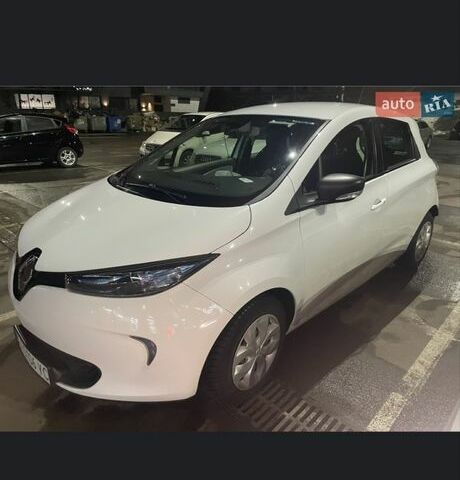 Белый Рено Зое, объемом двигателя 0 л и пробегом 121 тыс. км за 9099 $, фото 1 на Automoto.ua