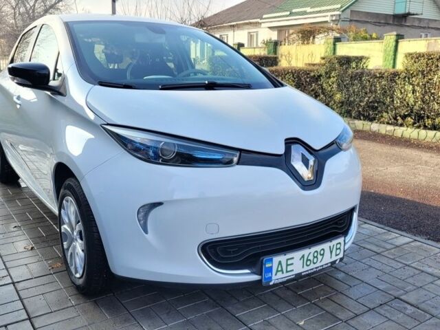 Белый Рено Зое, объемом двигателя 0 л и пробегом 113 тыс. км за 7200 $, фото 1 на Automoto.ua