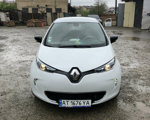 Белый Рено Зое, объемом двигателя 0 л и пробегом 91 тыс. км за 8999 $, фото 1 на Automoto.ua