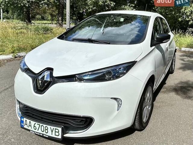 Белый Рено Зое, объемом двигателя 0 л и пробегом 94 тыс. км за 7500 $, фото 1 на Automoto.ua