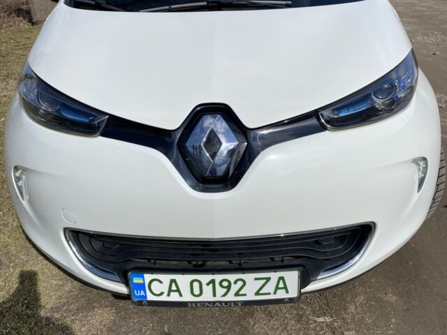 Белый Рено Зое, объемом двигателя 0 л и пробегом 28 тыс. км за 9500 $, фото 1 на Automoto.ua