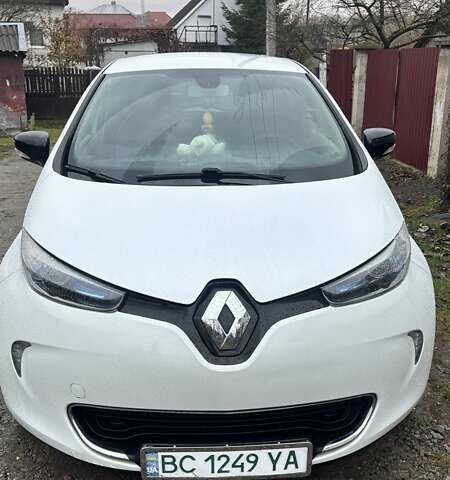 Белый Рено Зое, объемом двигателя 0 л и пробегом 147 тыс. км за 7000 $, фото 1 на Automoto.ua