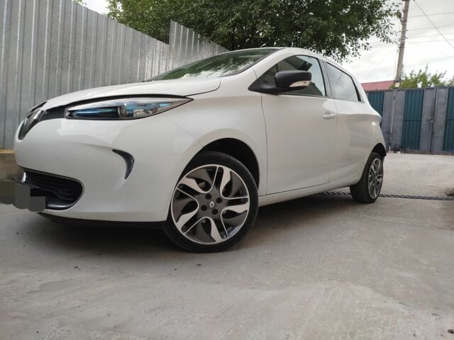 Білий Рено Зое, об'ємом двигуна 0 л та пробігом 150 тис. км за 9256 $, фото 1 на Automoto.ua