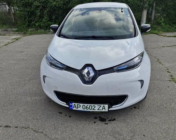 Белый Рено Зое, объемом двигателя 0 л и пробегом 82 тыс. км за 8200 $, фото 1 на Automoto.ua