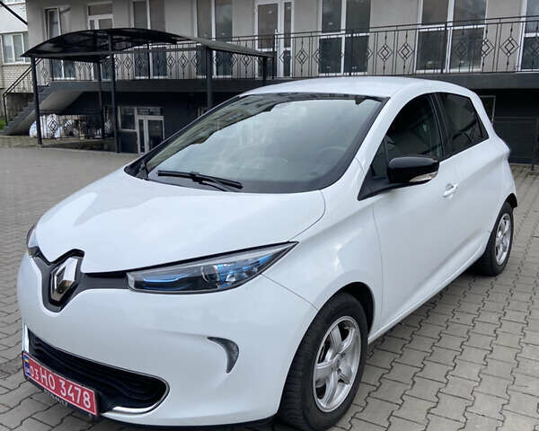 Белый Рено Зое, объемом двигателя 0 л и пробегом 71 тыс. км за 9500 $, фото 1 на Automoto.ua