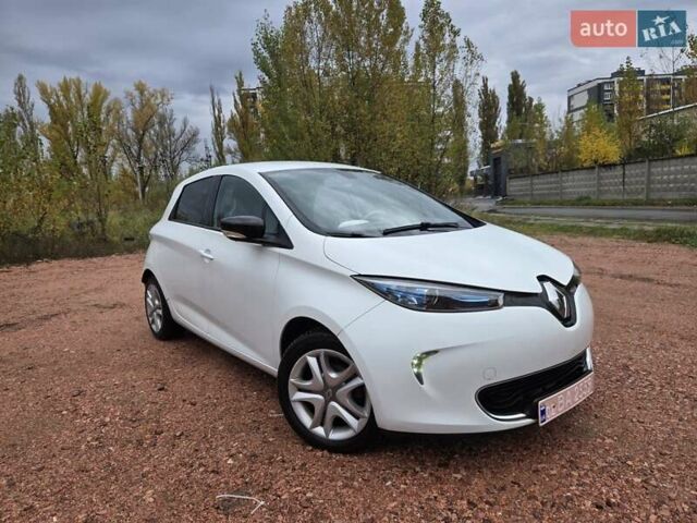 Белый Рено Зое, объемом двигателя 0 л и пробегом 137 тыс. км за 8400 $, фото 1 на Automoto.ua