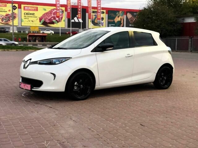 Белый Рено Зое, объемом двигателя 0 л и пробегом 120 тыс. км за 8900 $, фото 1 на Automoto.ua