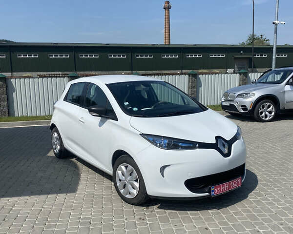 Белый Рено Зое, объемом двигателя 0 л и пробегом 159 тыс. км за 7850 $, фото 1 на Automoto.ua