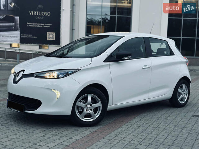 Белый Рено Зое, объемом двигателя 0 л и пробегом 108 тыс. км за 9250 $, фото 1 на Automoto.ua
