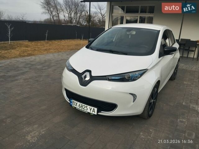 Белый Рено Зое, объемом двигателя 0 л и пробегом 120 тыс. км за 9500 $, фото 1 на Automoto.ua