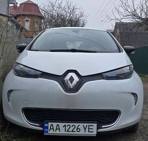 Белый Рено Зое, объемом двигателя 0 л и пробегом 137 тыс. км за 7800 $, фото 1 на Automoto.ua