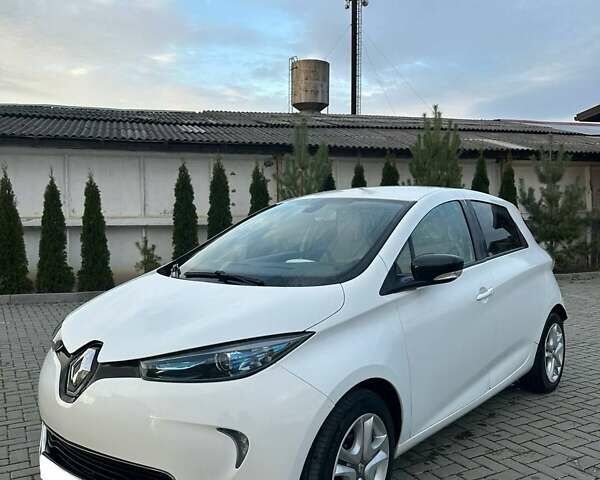 Белый Рено Зое, объемом двигателя 0 л и пробегом 75 тыс. км за 9250 $, фото 1 на Automoto.ua