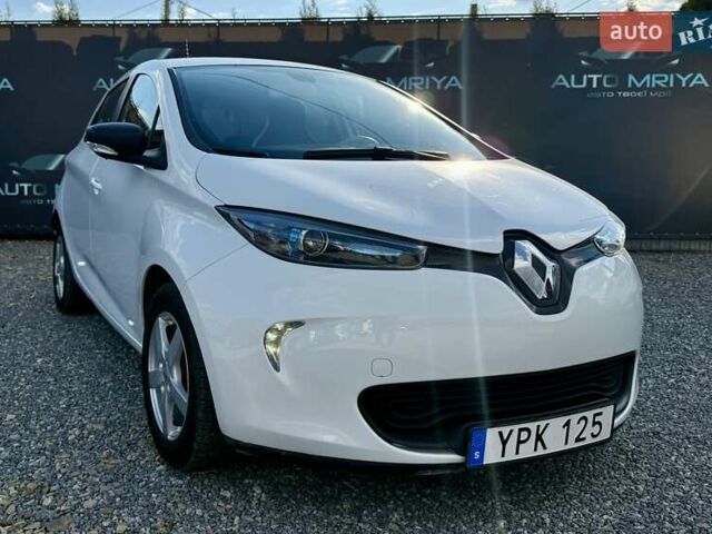 Белый Рено Зое, объемом двигателя 0 л и пробегом 35 тыс. км за 8800 $, фото 1 на Automoto.ua