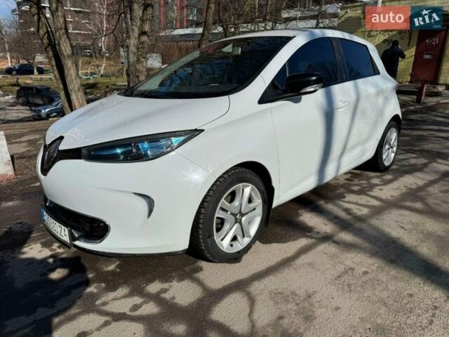 Белый Рено Зое, объемом двигателя 0 л и пробегом 206 тыс. км за 8500 $, фото 1 на Automoto.ua