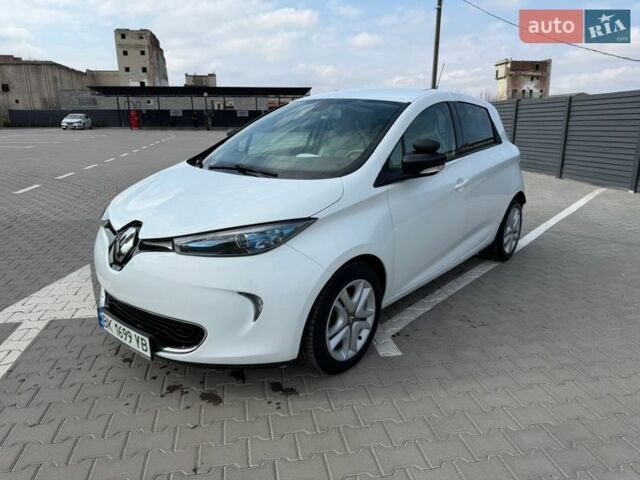 Белый Рено Зое, объемом двигателя 0 л и пробегом 112 тыс. км за 8800 $, фото 1 на Automoto.ua