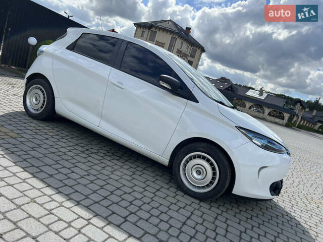 Белый Рено Зое, объемом двигателя 0 л и пробегом 98 тыс. км за 9000 $, фото 1 на Automoto.ua