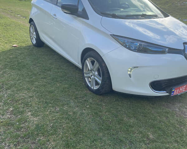 Белый Рено Зое, объемом двигателя 0 л и пробегом 97 тыс. км за 8999 $, фото 1 на Automoto.ua