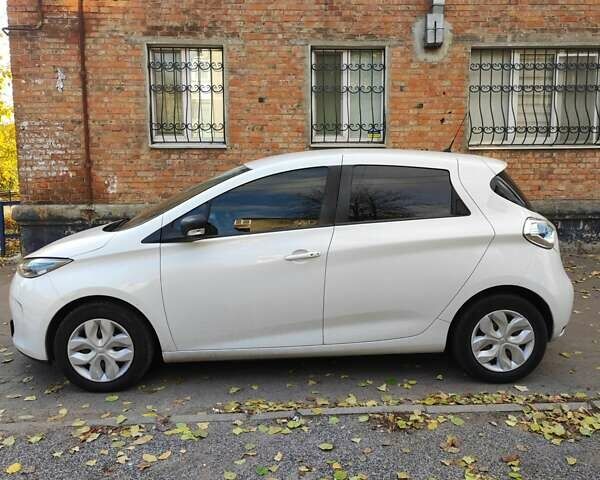 Белый Рено Зое, объемом двигателя 0 л и пробегом 81 тыс. км за 9300 $, фото 1 на Automoto.ua