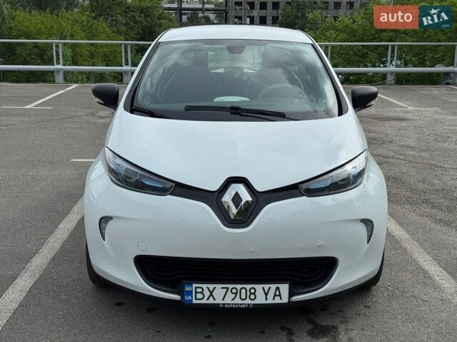 Белый Рено Зое, объемом двигателя 0 л и пробегом 93 тыс. км за 8900 $, фото 1 на Automoto.ua