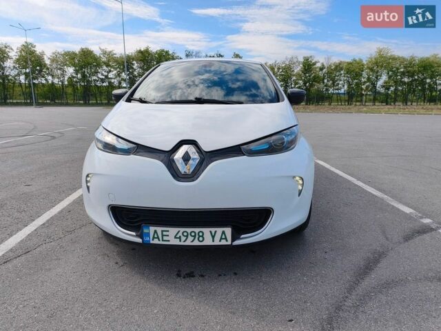 Белый Рено Зое, объемом двигателя 0 л и пробегом 205 тыс. км за 9500 $, фото 1 на Automoto.ua