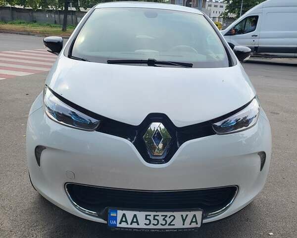 Белый Рено Зое, объемом двигателя 0 л и пробегом 80 тыс. км за 9200 $, фото 1 на Automoto.ua