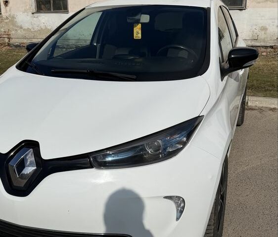 Белый Рено Зое, объемом двигателя 0 л и пробегом 103 тыс. км за 9500 $, фото 1 на Automoto.ua