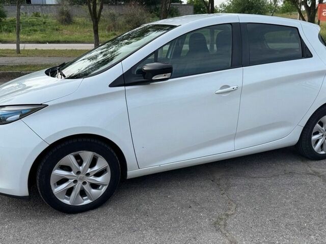 Білий Рено Зое, об'ємом двигуна 0 л та пробігом 215 тис. км за 11200 $, фото 1 на Automoto.ua