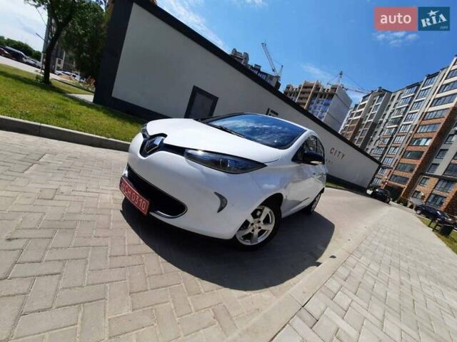 Белый Рено Зое, объемом двигателя 0 л и пробегом 121 тыс. км за 8900 $, фото 1 на Automoto.ua