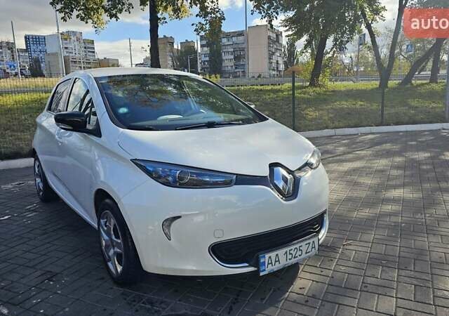 Белый Рено Зое, объемом двигателя 0 л и пробегом 79 тыс. км за 9490 $, фото 1 на Automoto.ua