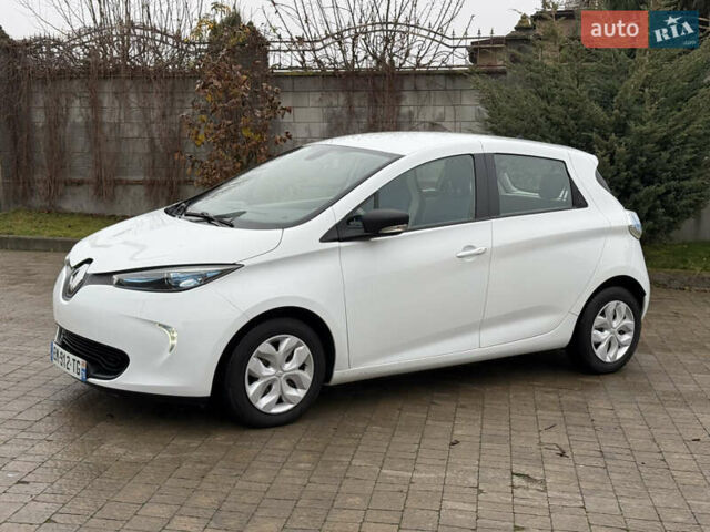 Белый Рено Зое, объемом двигателя 0 л и пробегом 106 тыс. км за 8100 $, фото 1 на Automoto.ua