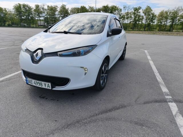 Белый Рено Зое, объемом двигателя 0 л и пробегом 205 тыс. км за 9700 $, фото 1 на Automoto.ua