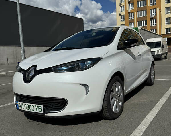 Белый Рено Зое, объемом двигателя 0 л и пробегом 127 тыс. км за 9200 $, фото 1 на Automoto.ua