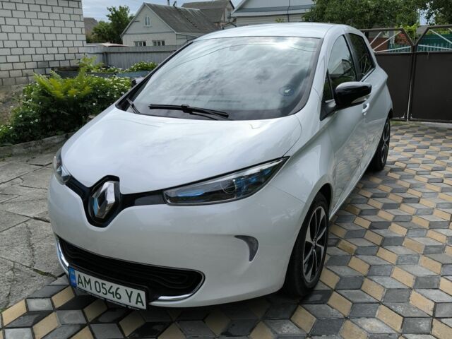 Белый Рено Зое, объемом двигателя 0 л и пробегом 176 тыс. км за 10500 $, фото 1 на Automoto.ua