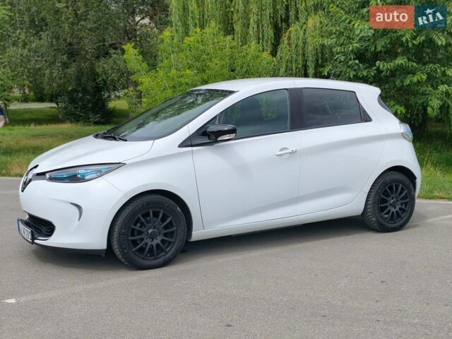 Білий Рено Зое, об'ємом двигуна 0 л та пробігом 122 тис. км за 9990 $, фото 1 на Automoto.ua