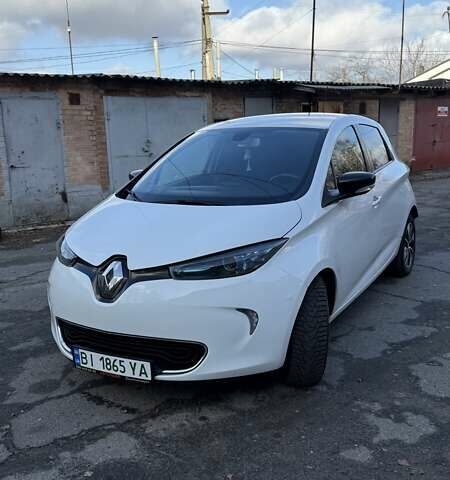 Белый Рено Зое, объемом двигателя 0 л и пробегом 103 тыс. км за 9600 $, фото 1 на Automoto.ua