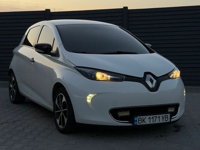 Белый Рено Зое, объемом двигателя 0 л и пробегом 159 тыс. км за 8999 $, фото 1 на Automoto.ua
