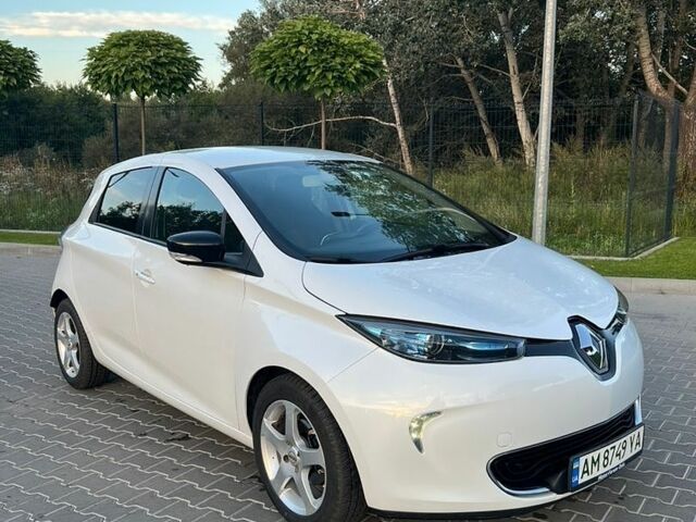 Белый Рено Зое, объемом двигателя 0 л и пробегом 83 тыс. км за 10399 $, фото 1 на Automoto.ua