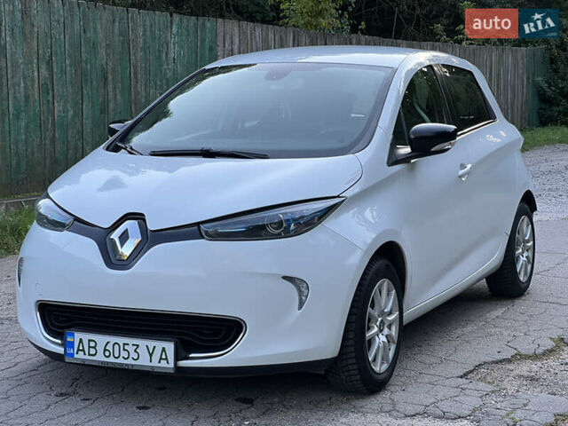 Белый Рено Зое, объемом двигателя 0 л и пробегом 155 тыс. км за 6999 $, фото 1 на Automoto.ua