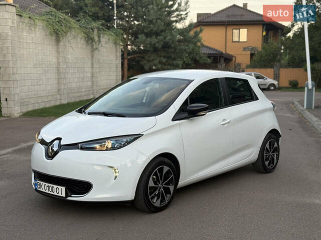 Белый Рено Зое, объемом двигателя 0 л и пробегом 152 тыс. км за 8999 $, фото 1 на Automoto.ua