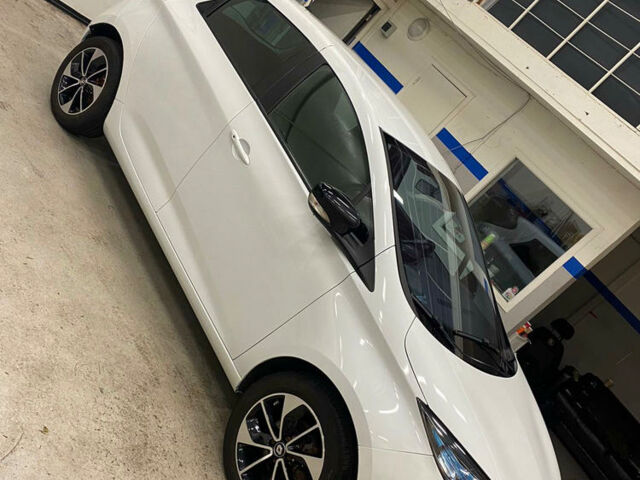Білий Рено Зое, об'ємом двигуна 0 л та пробігом 200 тис. км за 9200 $, фото 1 на Automoto.ua
