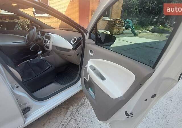 Білий Рено Зое, об'ємом двигуна 0 л та пробігом 117 тис. км за 9150 $, фото 1 на Automoto.ua