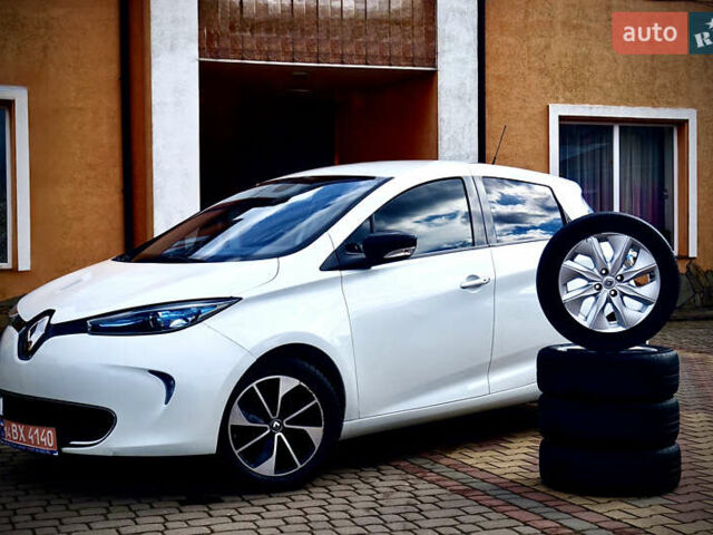 Белый Рено Зое, объемом двигателя 0 л и пробегом 199 тыс. км за 7999 $, фото 1 на Automoto.ua