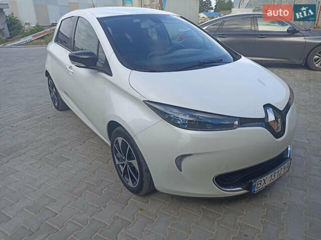 Белый Рено Зое, объемом двигателя 0 л и пробегом 123 тыс. км за 10700 $, фото 1 на Automoto.ua